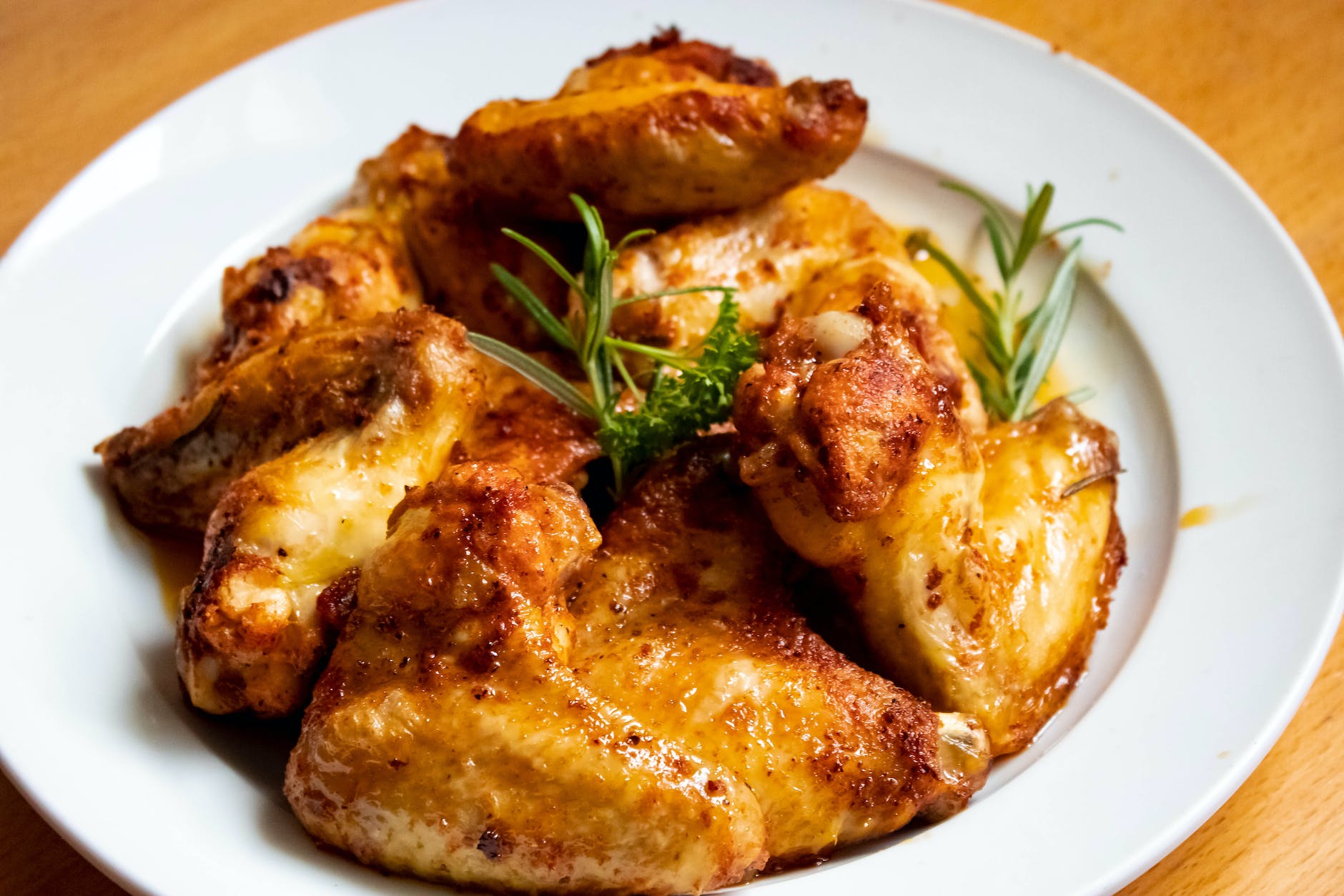 close up photo of roasted chicken wings